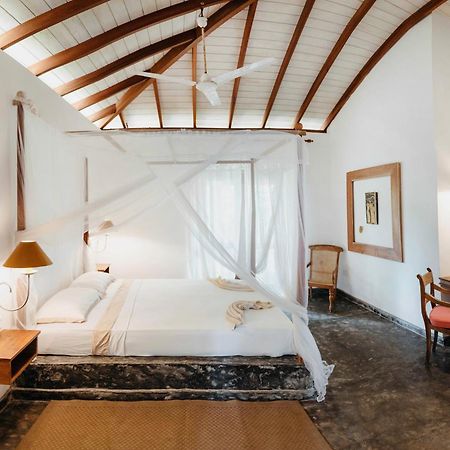 Amuura Beach Villa Берувала Экстерьер фото