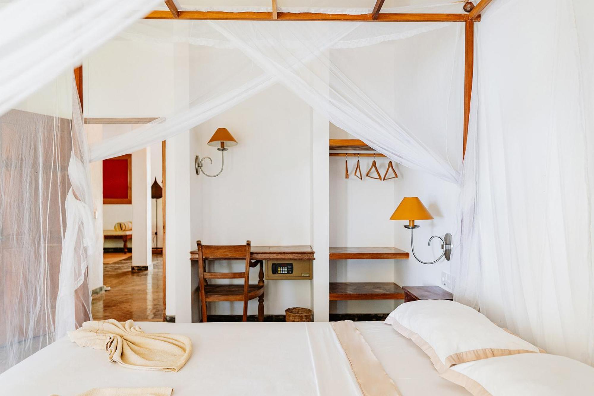 Amuura Beach Villa Берувала Экстерьер фото