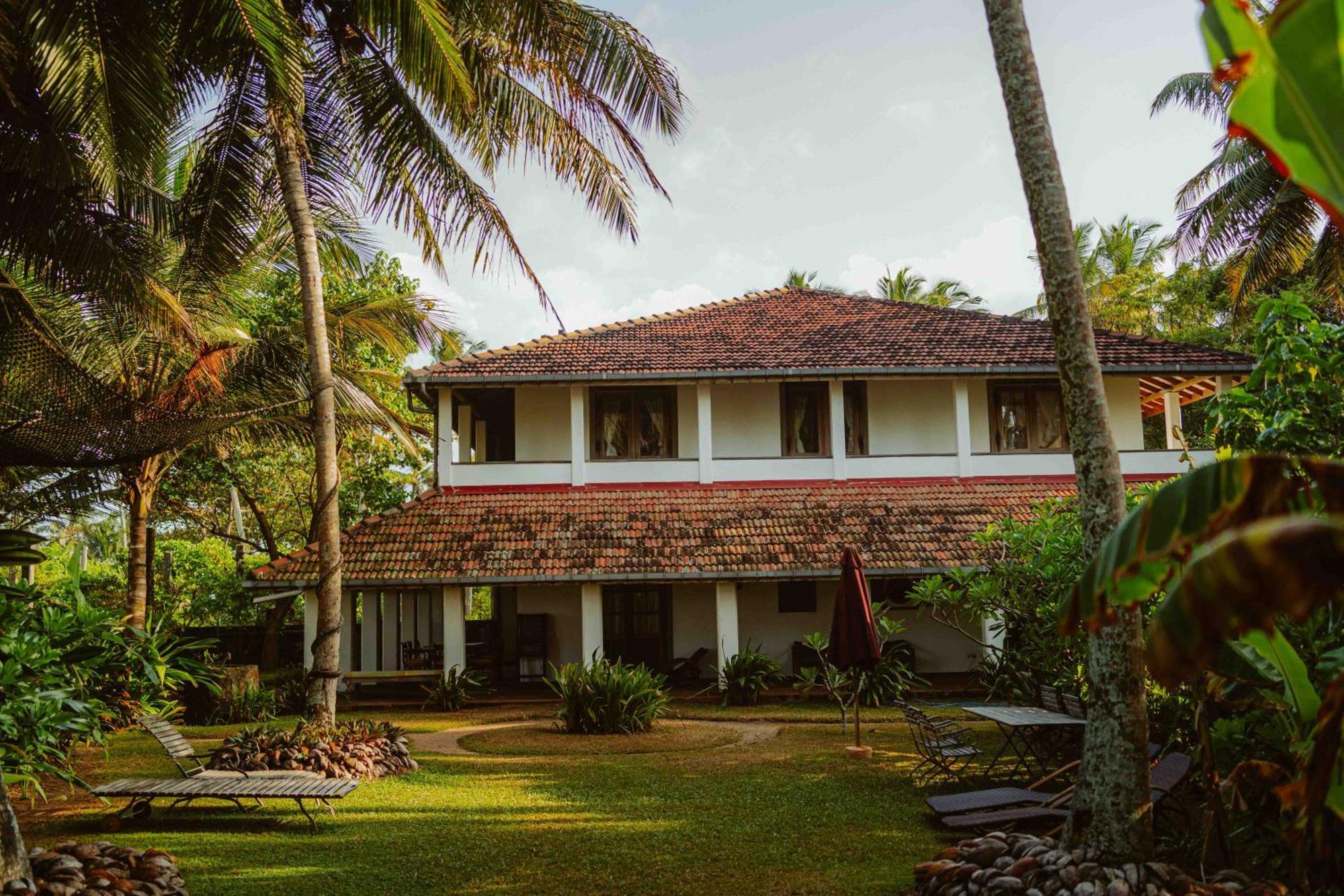 Amuura Beach Villa Берувала Экстерьер фото