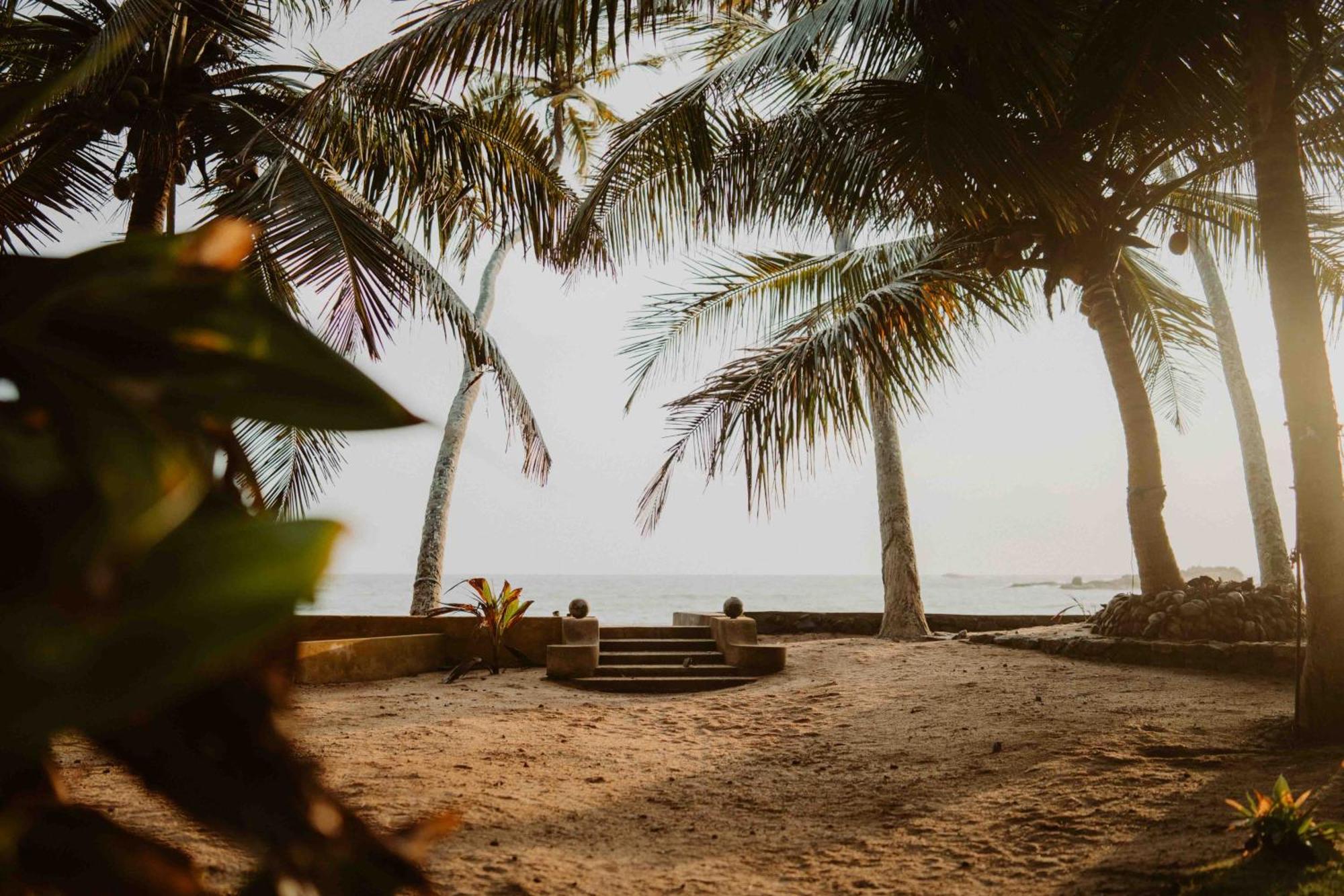 Amuura Beach Villa Берувала Экстерьер фото